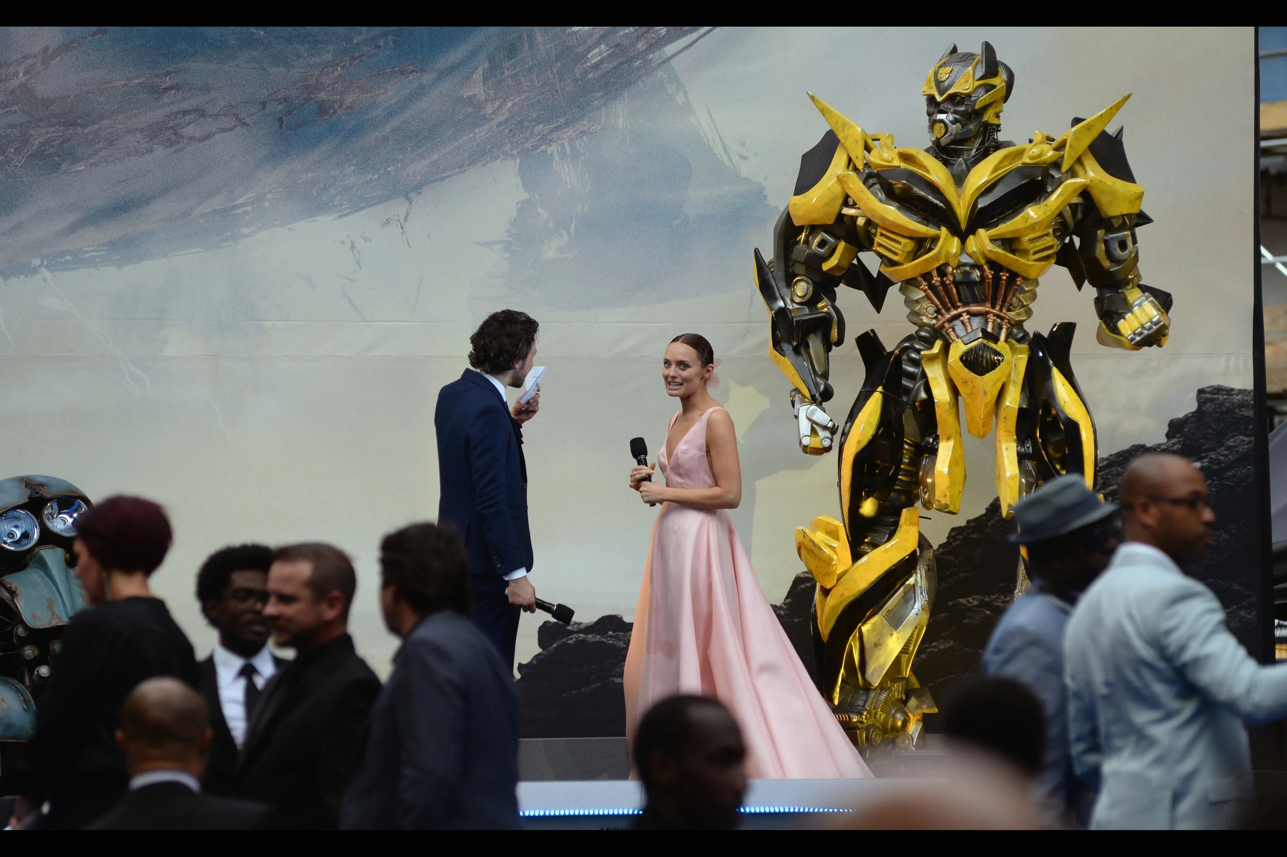 June 18th : Professor Laura Haddock explains... whatever her character's degree was at the 'Transformers : The Last Knight' premiere.