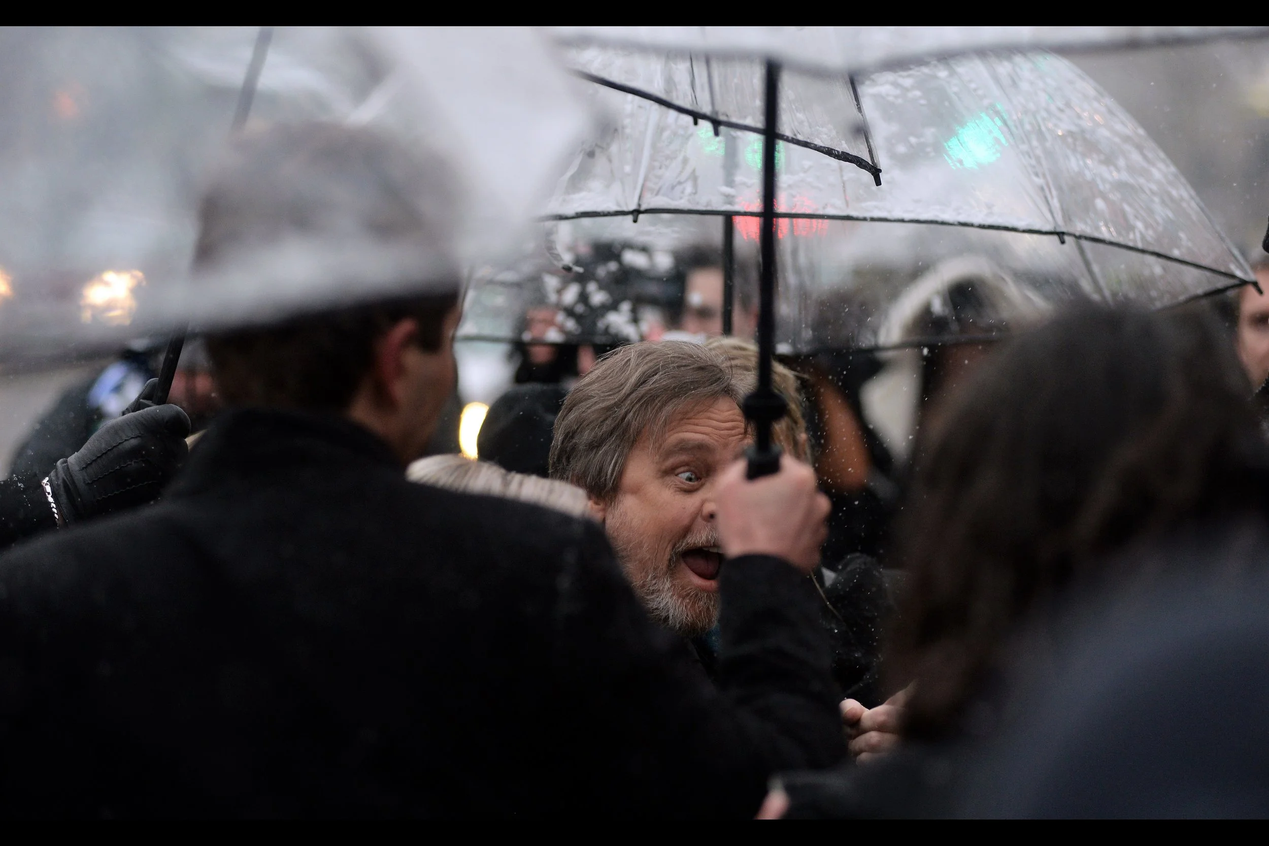 Fortunately, I have photographed Mark Hamill (better than this) at premieres and events such as last year's GQ Awards and last year's premiere for Star Wars : The Last Jedi . And yes, absolutely, I feel that it requires at LEAST four Umbrellas in London to keep the snow off Mark Hamill. And the umbrellas should be held only by the tallest security guards on the payroll.