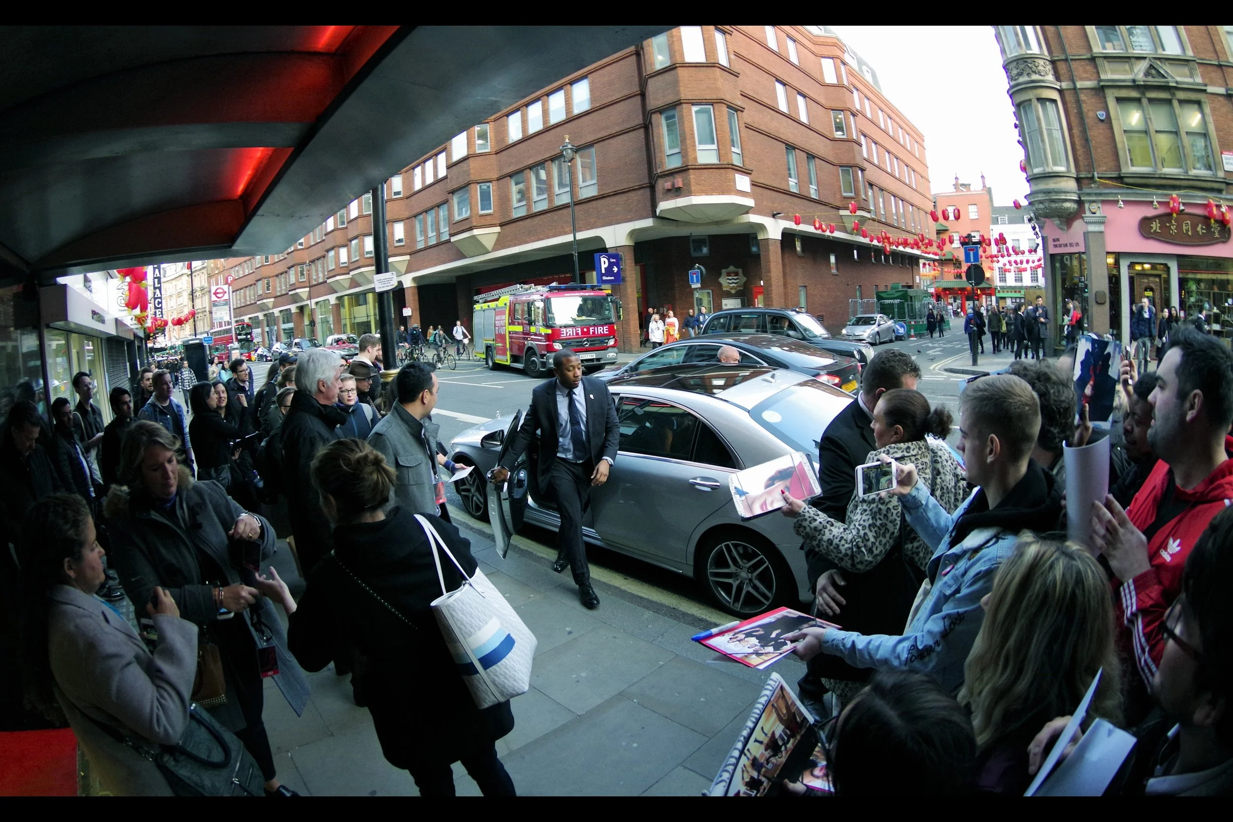 A silver Mercedes shows up, and the husband-and-wife, director-star, power couple of John Krasinski - Emily Blunt are about to exit, and try as much as possible to avoid giving eye-contact, let alone autographs, to dealers and autograph hunters alike.