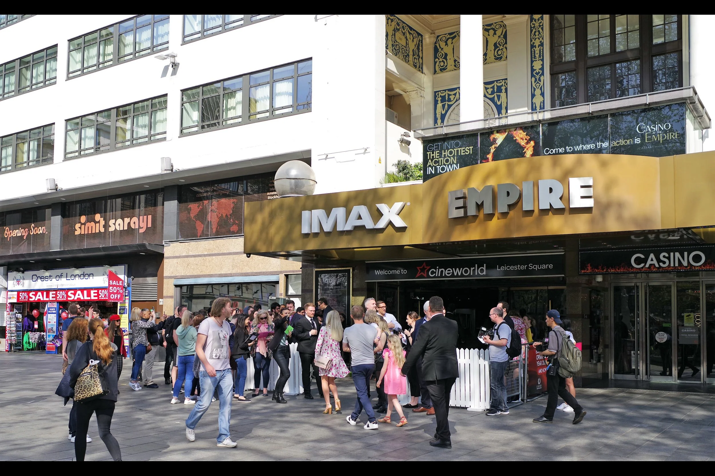 As you can see, in contrast to (say) Leicester Square's last premiere ( "Rampage" with Dwayne Johnson a week and a half ago ).... this isn't exactly a camp-out-for-days-and-get-a-wristband-to-your-choice-of-colour-coded-pen type of event.