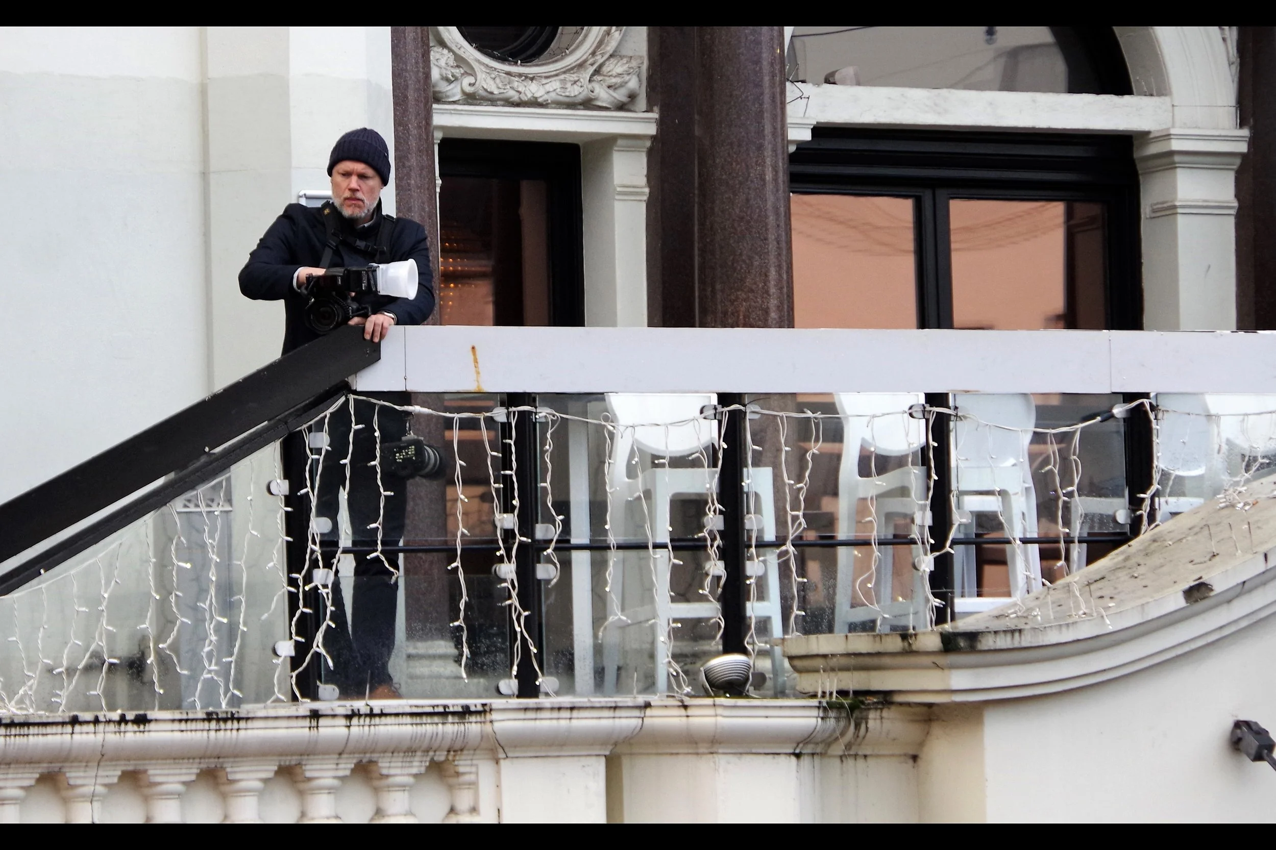 "Wait... what if somebody from the cast shows up now and I'm on this balcony with a short-range lens and a flash with a range of less than 3metres....?"