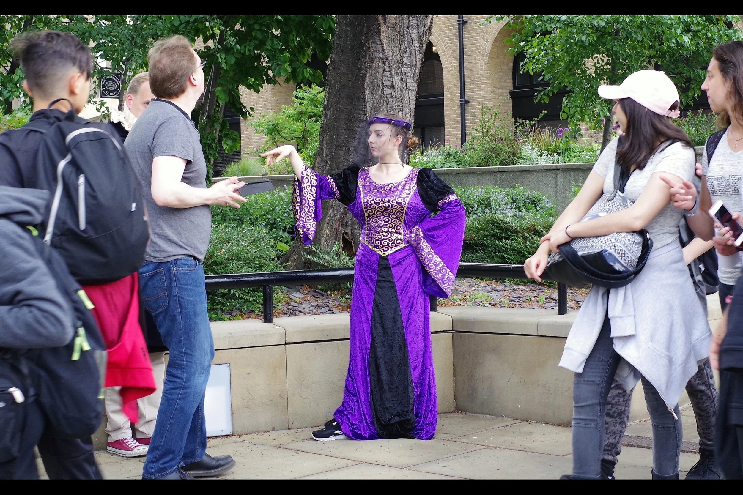 On the other hand, instead of watching yet another blockbuster (yawn) movie, why not consider spending some time supporting live arts like.... erm... this street theatre thing instead? It could be quite inspirational and enlightening.