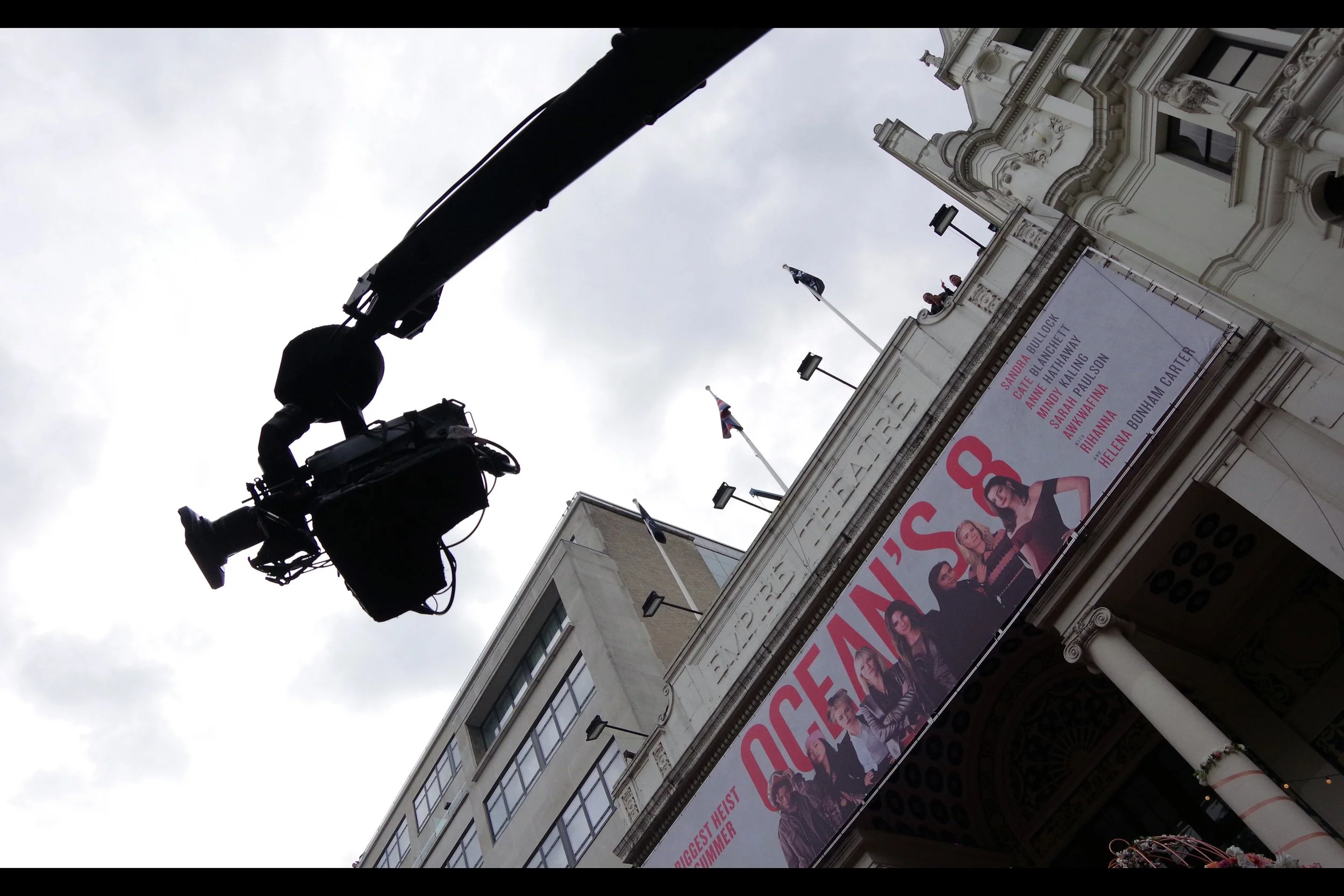 A mere 2.5hours after we were told to be back at Leicester Square for pen loading, I was finally in the pen at the premiere. And... amazingly I had a front-row spot. But was it a GOOD front-row spot? Uh.... more on that.