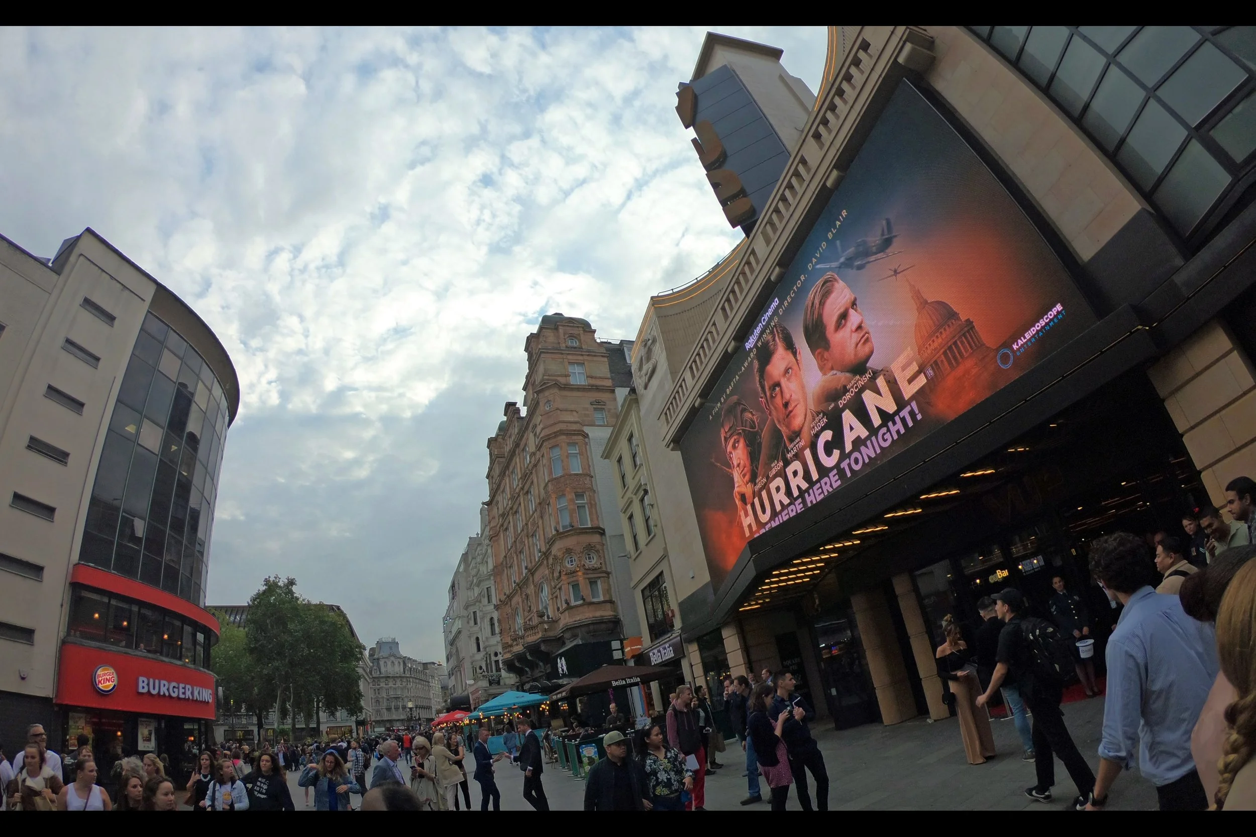 They've put a notification on the VUE that there's a premiere on! (....does this mean there's a premiere on?)