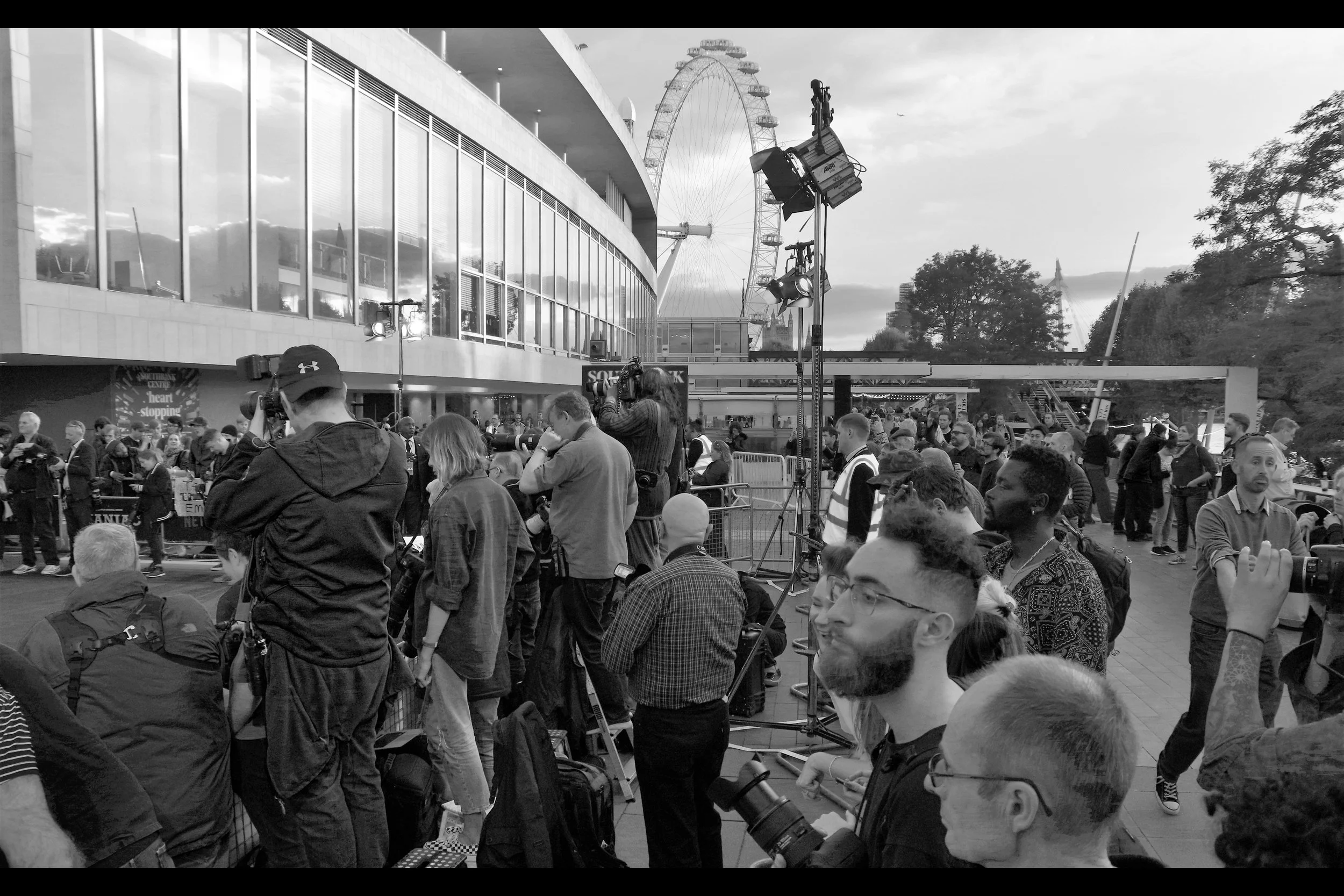 So…. with some trepidation, and with no desire / way to return to the public pen, I found a spot. It was almost directly behind the paparazzi (who were on ladders)… and also there was nearby event security who could more or less ask anyone at any time to move on. Huzzah for Risk.