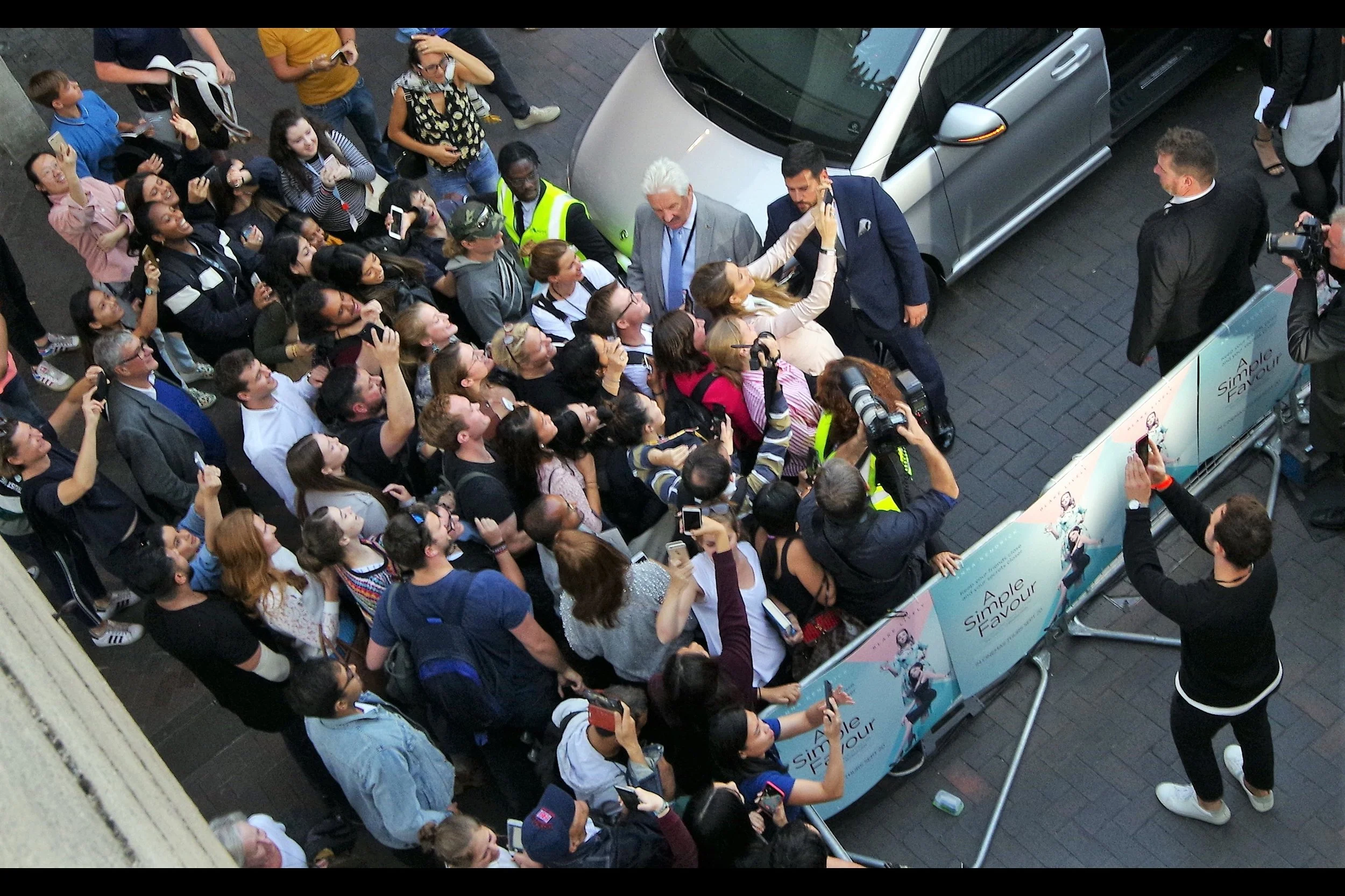 “You’re all going to have to get this girl’s cellphone if you want this group shot…” Blake Lively does mass-selfies!