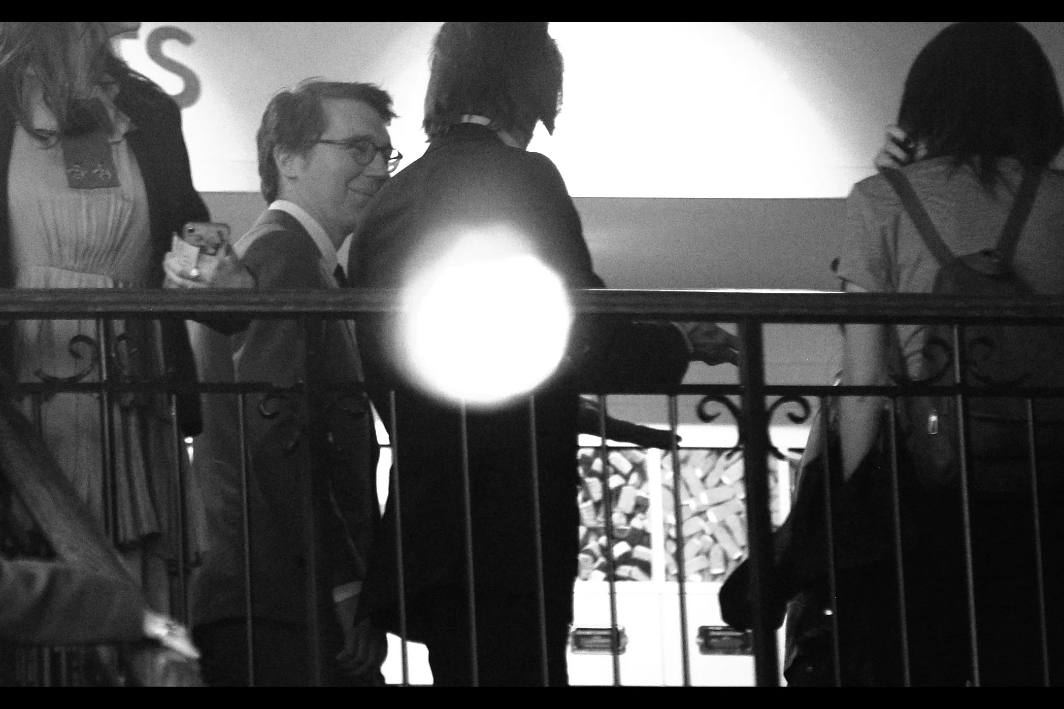…. and then this guy blocked all views of Paul Dano along the bannister. Call me perceptive, but it’s almost like this event wasn’t geared for independent photographers….!