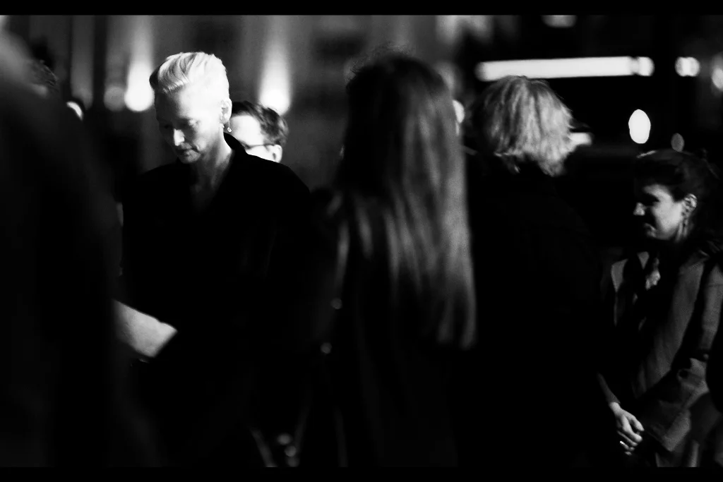 With every security person on the carpet suddenly deciding that The Threat (If Any) is likely to come from well-dressed ticketholders and not (say) rabid autograph dealers in pens, I now have almost all views of the arrivals blocked. Well hooray.