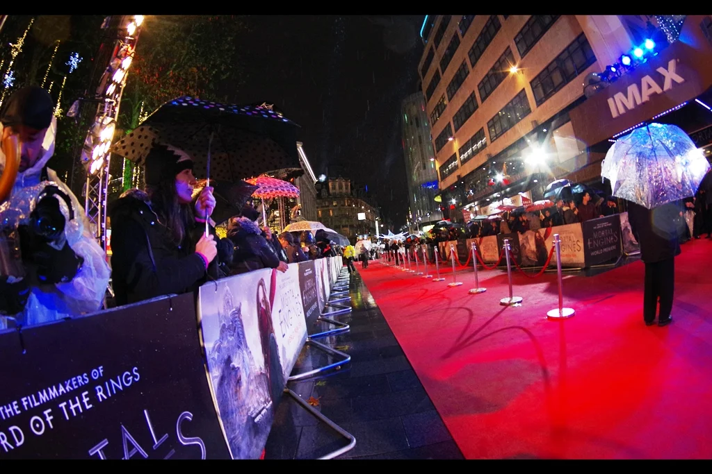 The forecast was for stuff falling from the skies, sometimes heavily, throughout the premiere. It failed to mention that it would also churlishly stop more or less the instant the premiere ended.