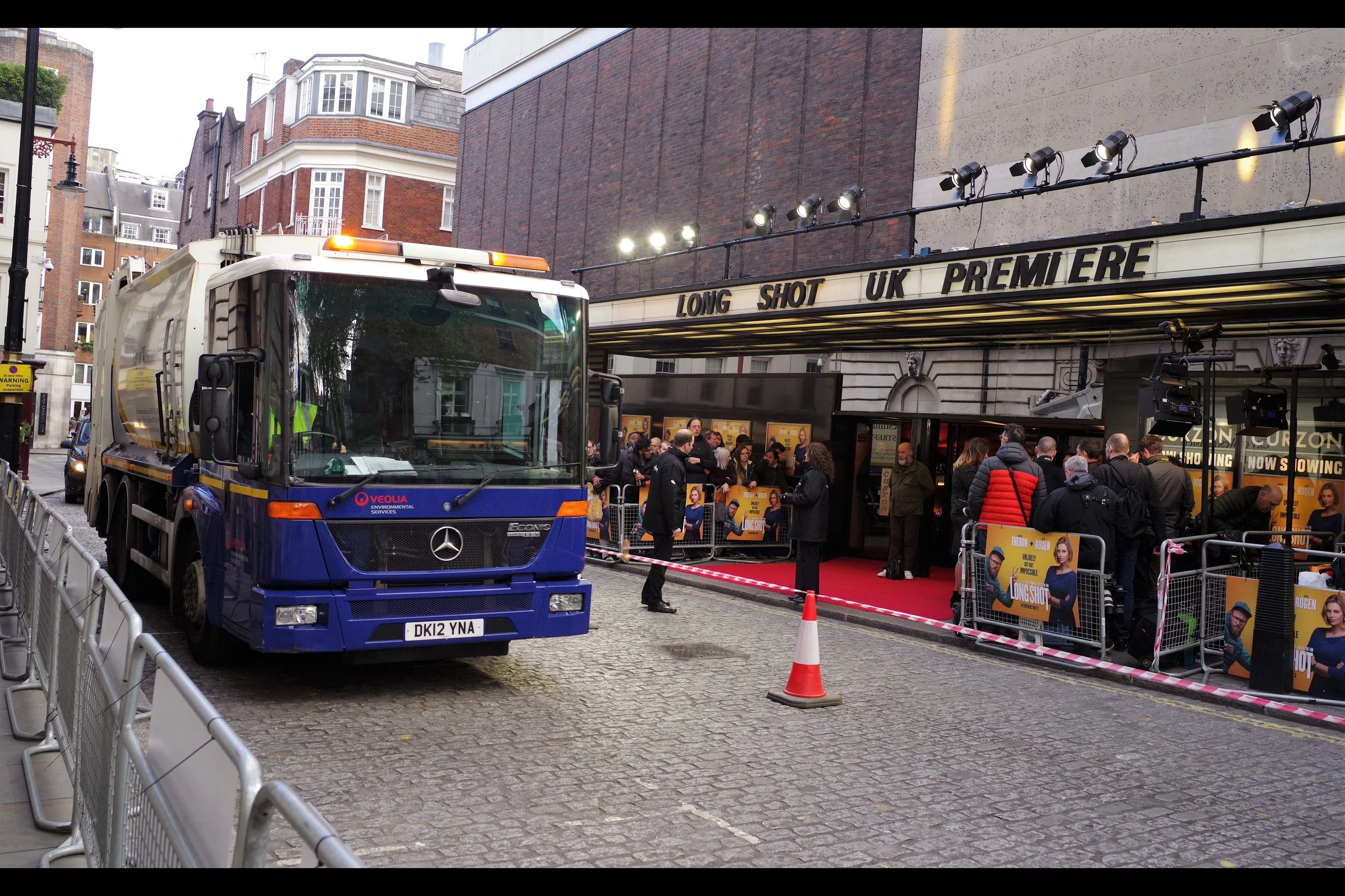 If this is garbage truck is being hired by New Line to Run D on Ms Charlize Theron for this premiere, I might almost believe there’s no chance between us, despite her being longterm single and me being… well… let’s just say “between supermodels” at the moment, and not quibble about the who’s and lengths of time we’re talking.
