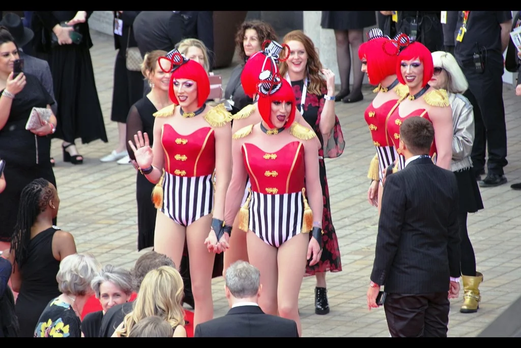 Step 1 : class up your event. Step 2 : limit public wristbands. Step 3 : suits, tuxedoes, black armbands….Step 4 : co-brand with Virgin. Good call, Bafta.