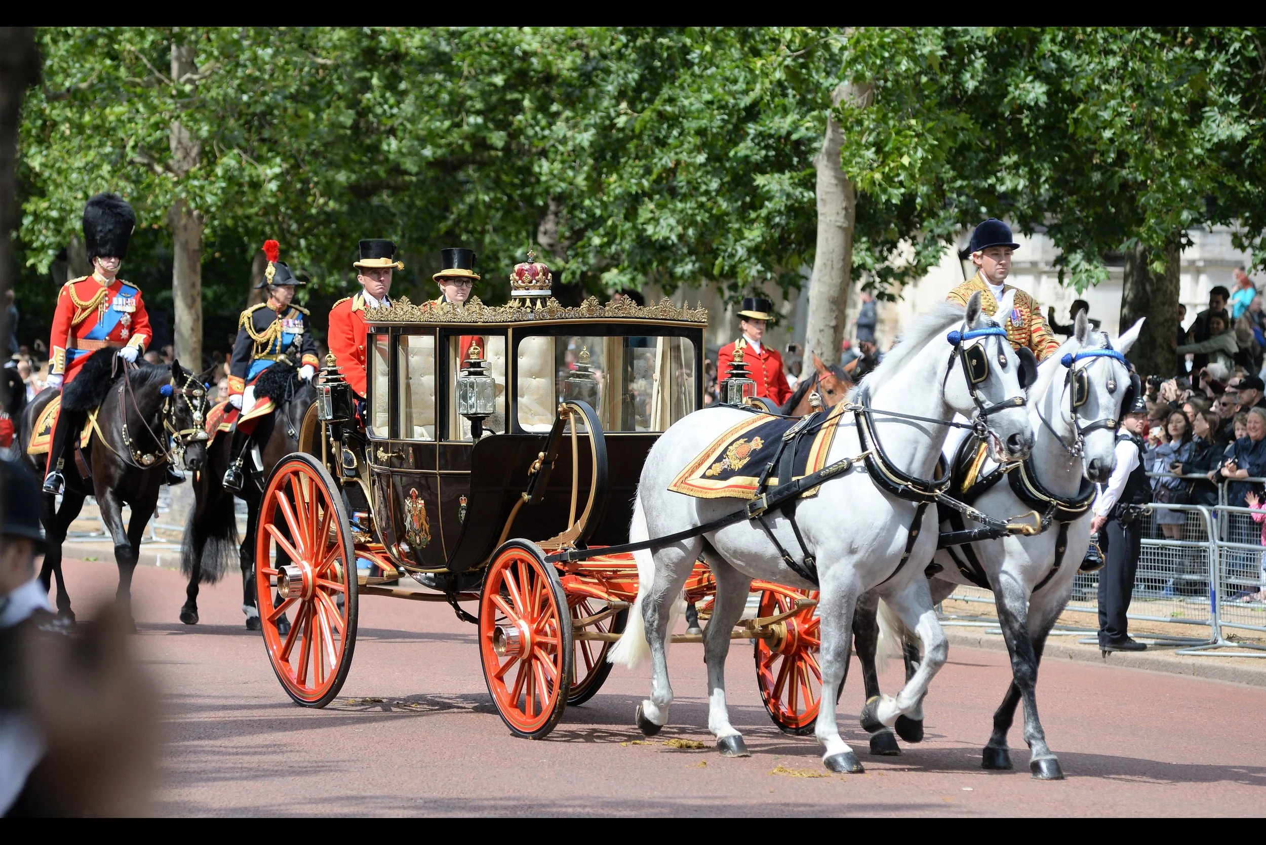 Momentary panic as it appears the Queen’s carriage is either empty, or Her Majesty is attired in exactly the same clothing as the inside of a royal carriage. A bold move, either way.