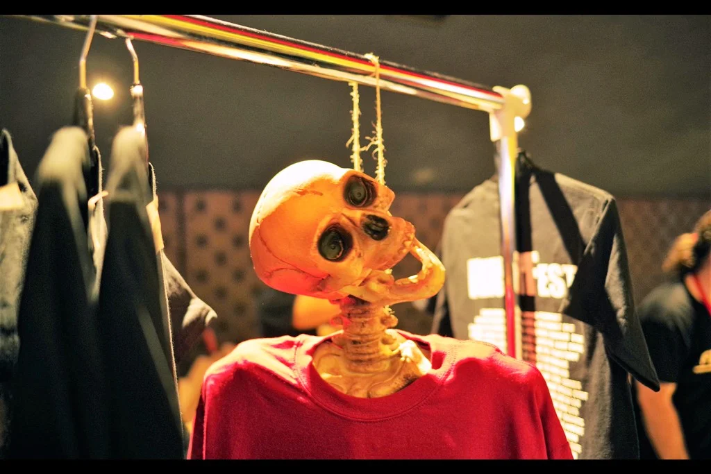 “So… you just want me to hang here? Okay… I’ll just hang here…”