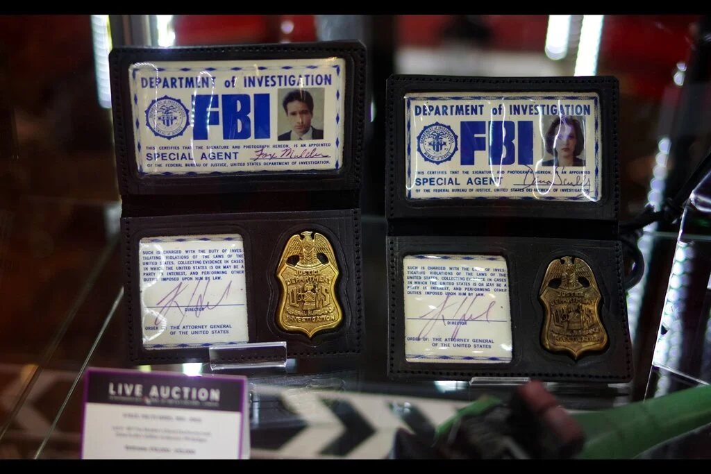Feedback from original owners : “Hey! How are we supposed to legally shoot people without them??” Mulder & Scully’s FBI Badges from The X-Files (3rd Season) - NOT sold separately! Estimate: £10,000 - 12,000