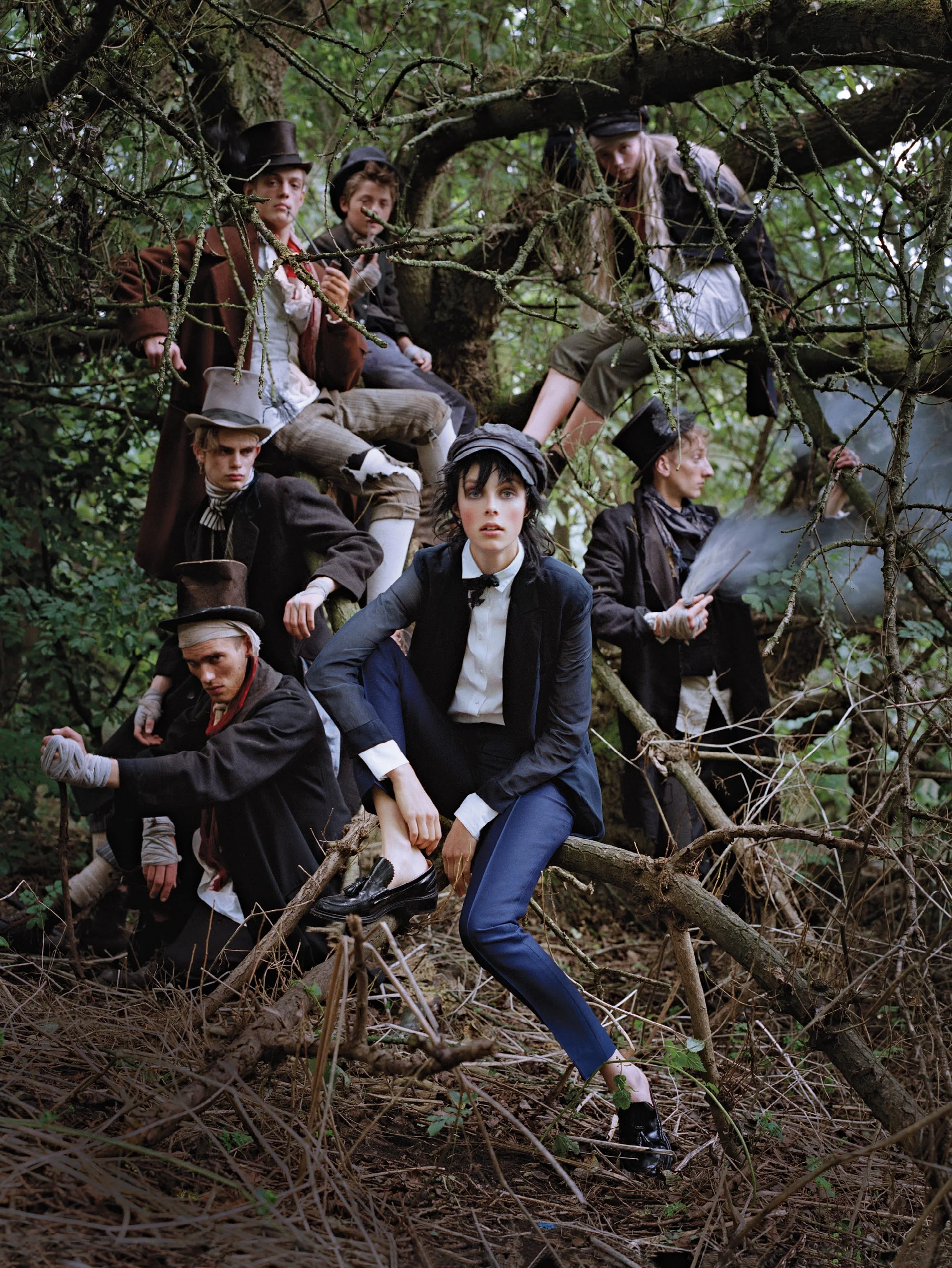 Edie+Campbell+by+Tim+Walker+(Dressing+Like+The+Dickens+-+US+Vogue+December+2013)+2 (1).jpg