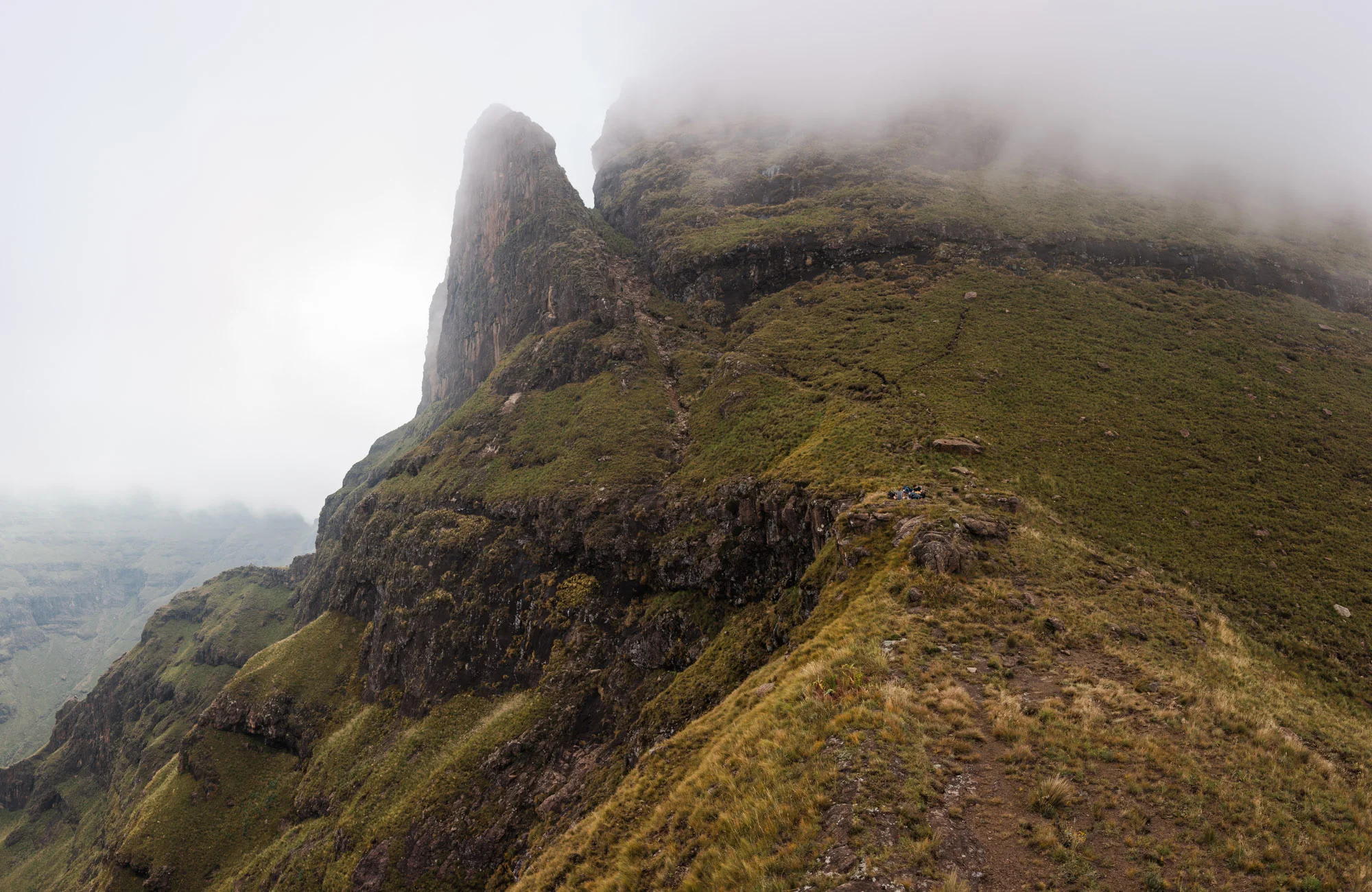Lunch stop at the base of Cathedral Peak before making our way up and over Bugger’s Gulley.