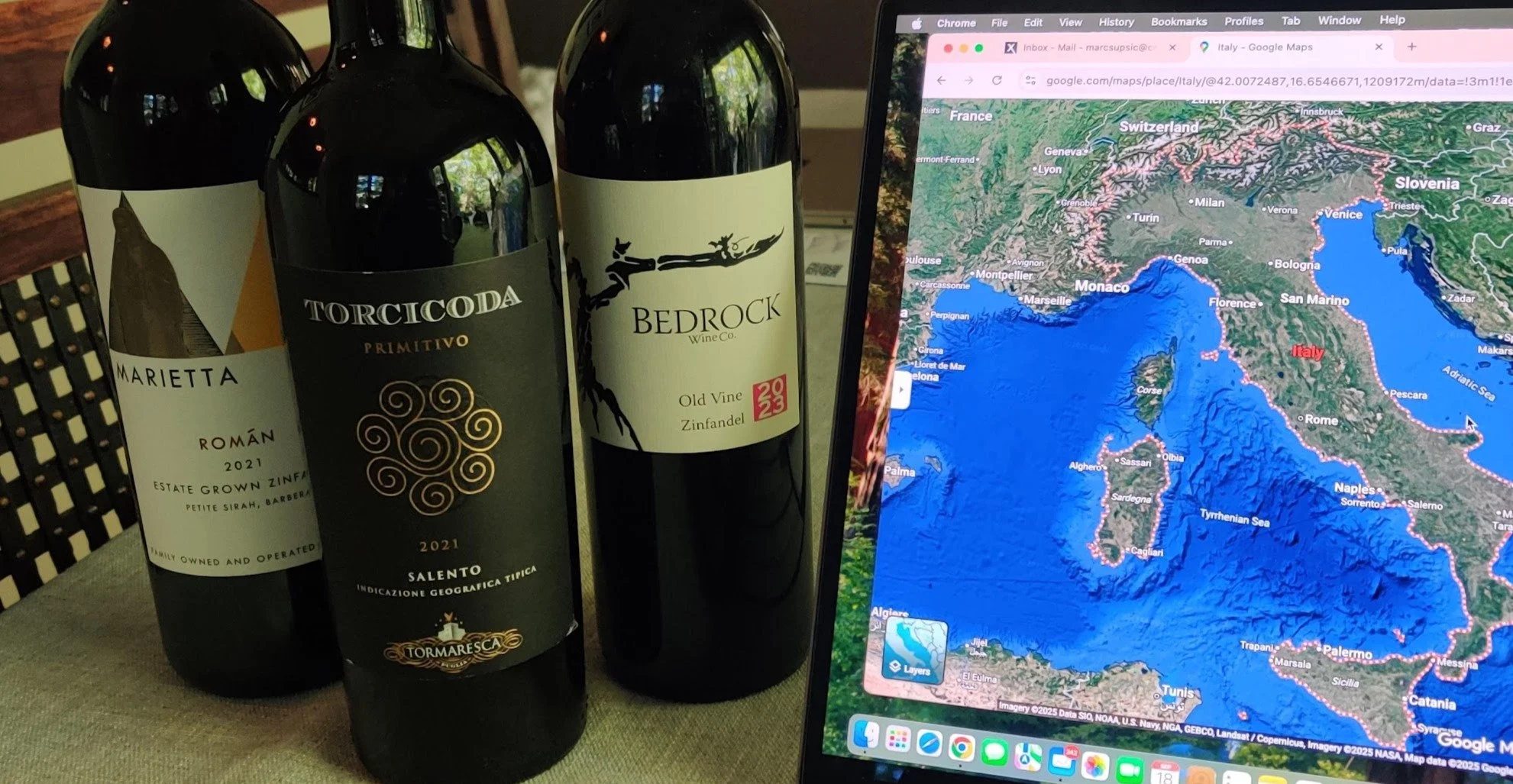 Heads up! If you're joining us for the #virtualwinetasting tonight, get those wines opened and breathing!

I'm really excited to talk about all things #zinfandel and #primitivo with the group. Can't wait to taste these beauties together!

See you all