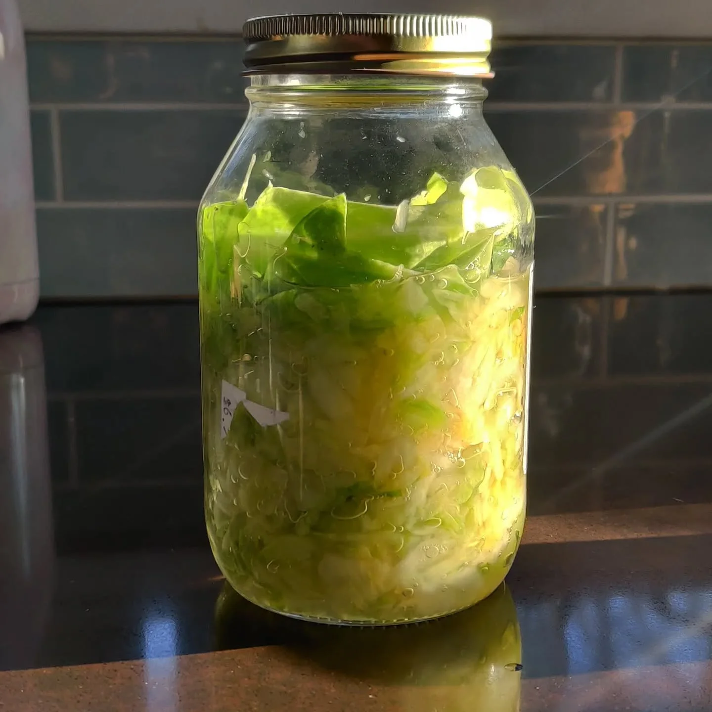Who here loves #sauerkraut ? Did you know you can make your own at home, and it's super-easy?

All you need is a head of cabbage and some (non iodized) salt. 

For every pound of cabbage, use 1Tbsp of salt.

🥬Peel a few leaves off the outside of the