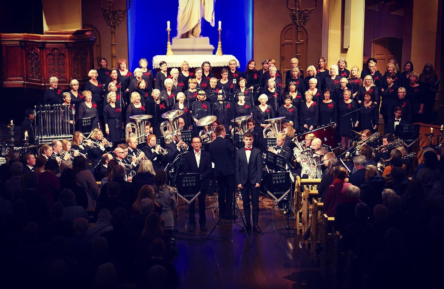 Noen bilder fra &aring;rets julekonsert i St. Petri kirke. Tusen takk til alle som valgte &aring; dele denne f&oslash;rjulskvelden sammen med oss. Sammen med Kl&oslash;verdam og solist Tobias Vigrestad Mellemstrand bidro dere til en h&oslash;ystemt a