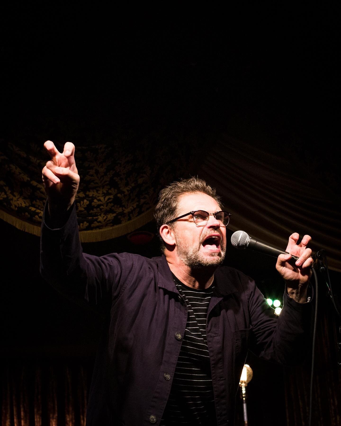 Getting feisty with @danagould #SuperSeriousShow 📷: @calliebphoto