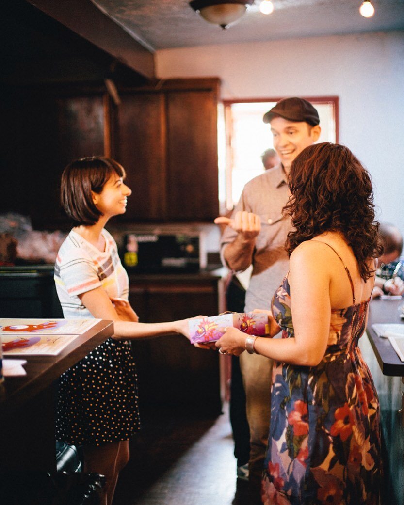 Greenroom goofballs with @katemicucci &amp; @andympeters #SuperSeriousShow 📷 @calliebphoto