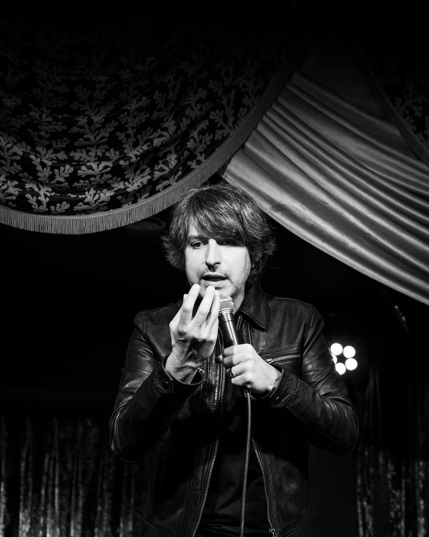 Deep thinking with @demetrimartinofficial #SuperSeriousShow 📷: @calliebphoto