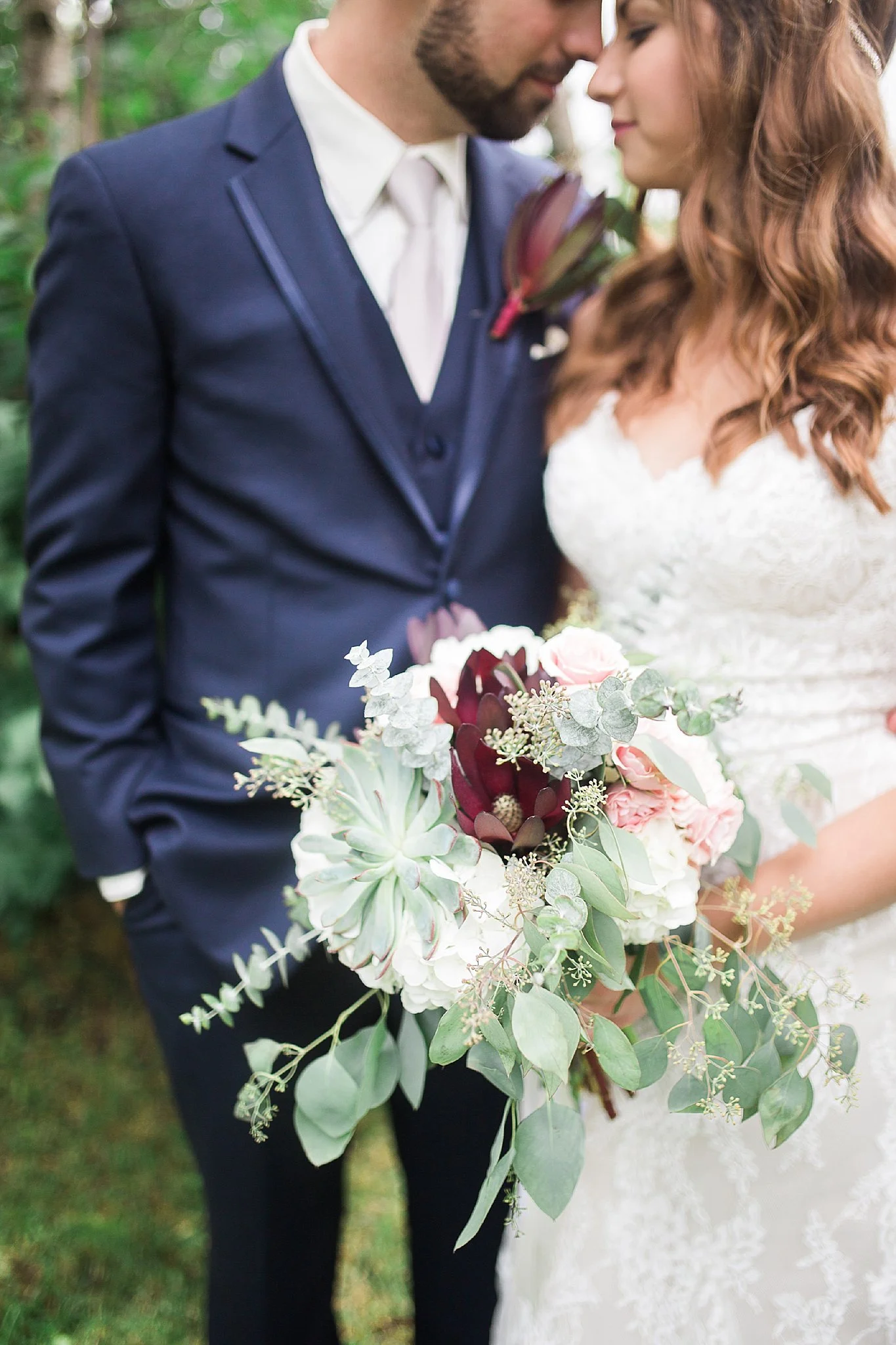 Classic Pineridge Hollow Wedding | Winnipeg Wedding Photographer | Wedding Couple Poses | Keila Marie Photography