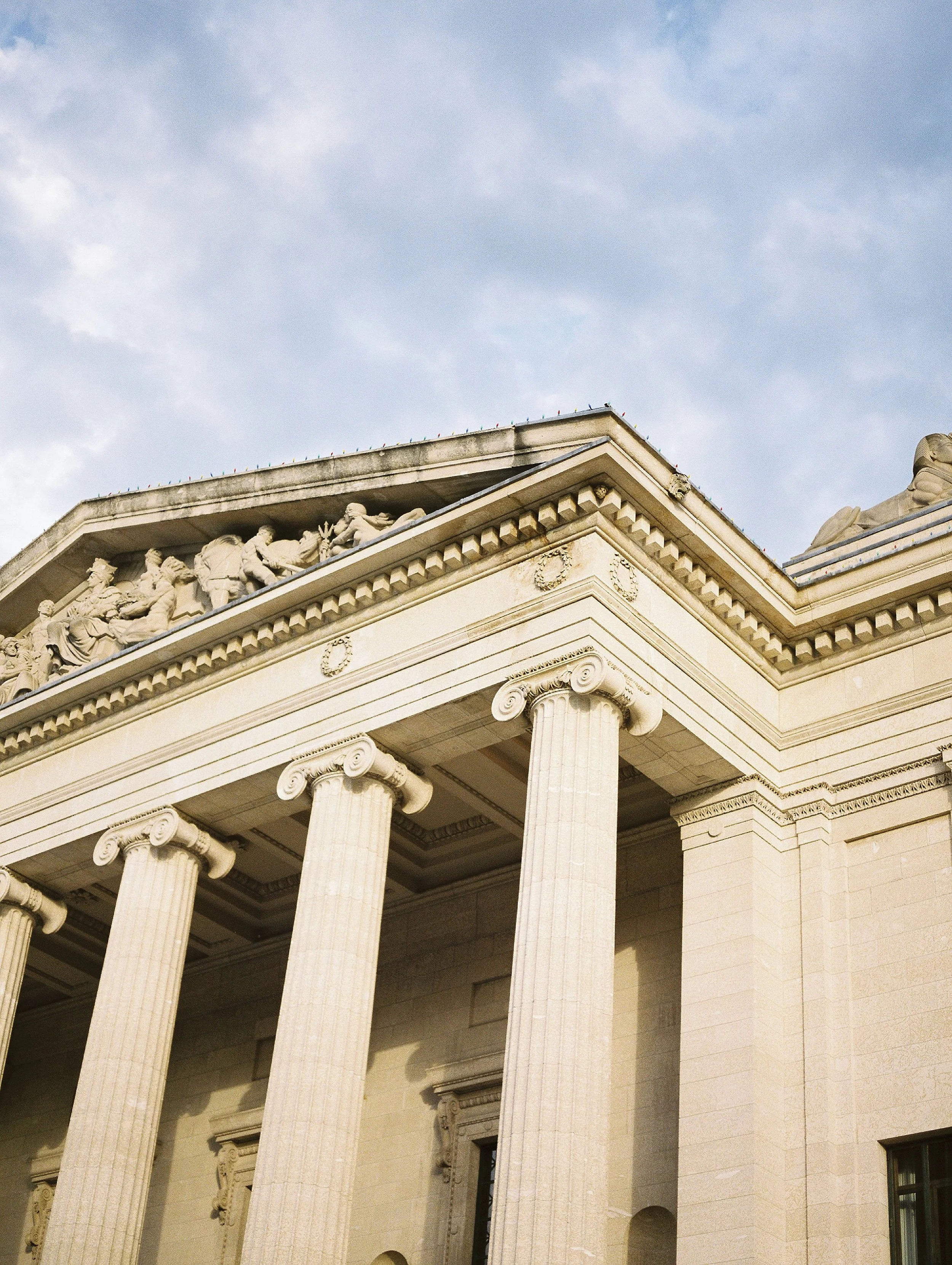 Wedding Photos taken at Manitoba Legislative Building | Winnipeg Wedding Photographer Keila Marie Photography