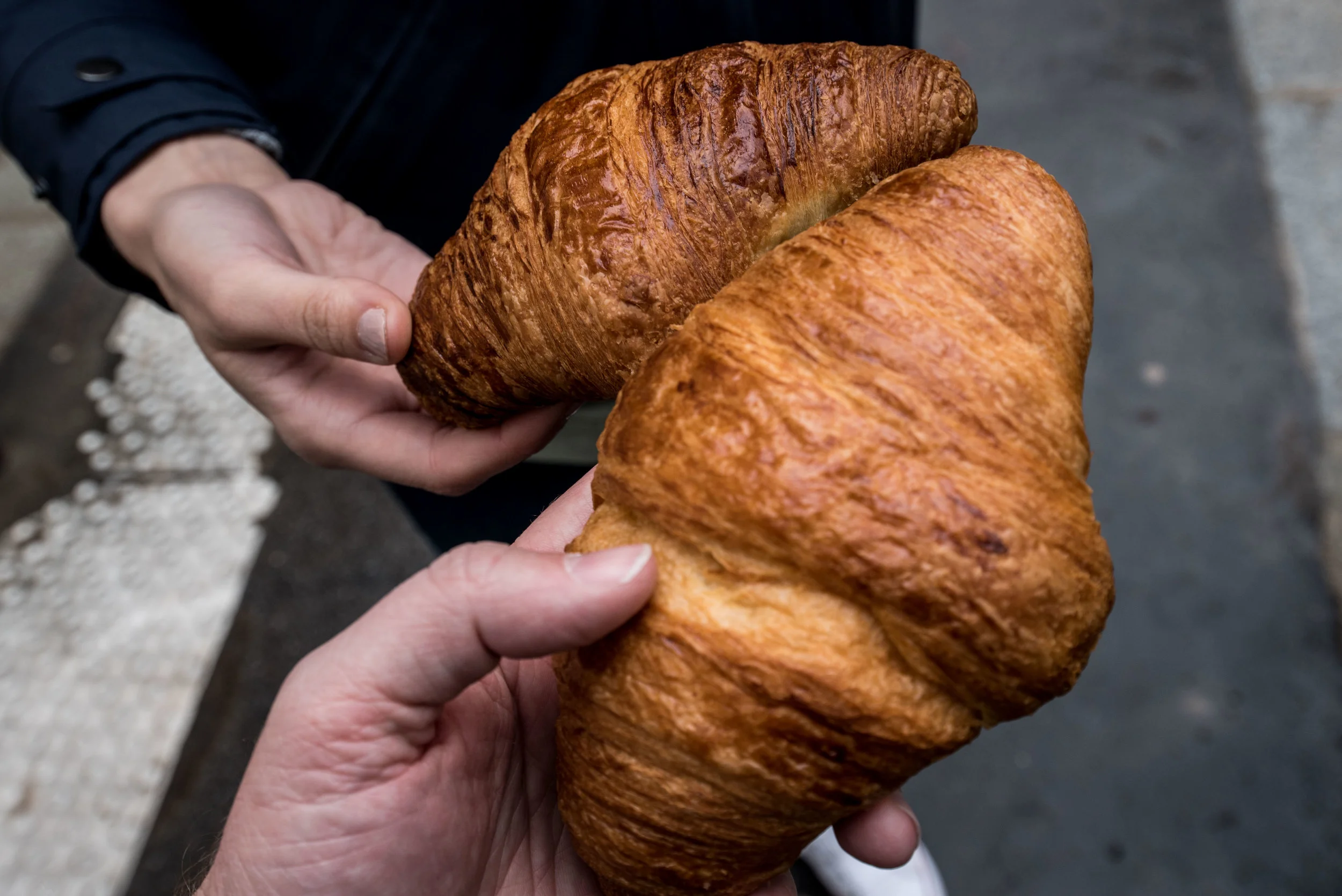 Je voudrais deux croissants, s’il vous plaît.