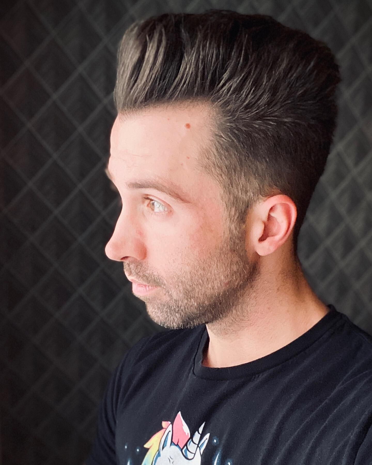 The higher the hair the closer to God 😇 or I&rsquo;m channeling @tanfrance 🤷🏻&zwj;♂️ 💇🏻&zwj;♂️: @jlucerohair #hair #barber #hairstyles #selfie #portraitphotography #men #gay #instagay #unicorn