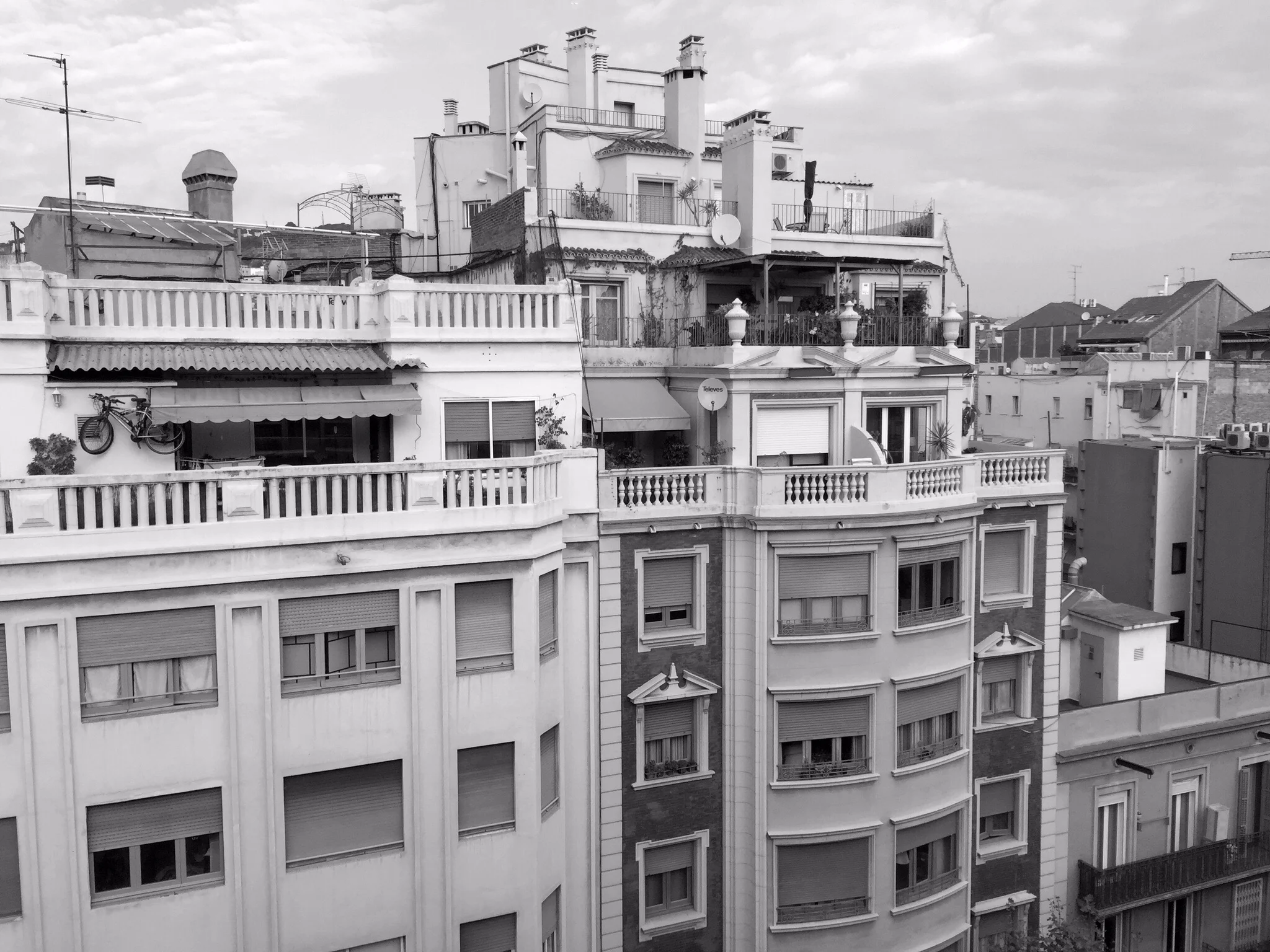 I love this building with its ship-like top storey with multiple chimneys and angles.
