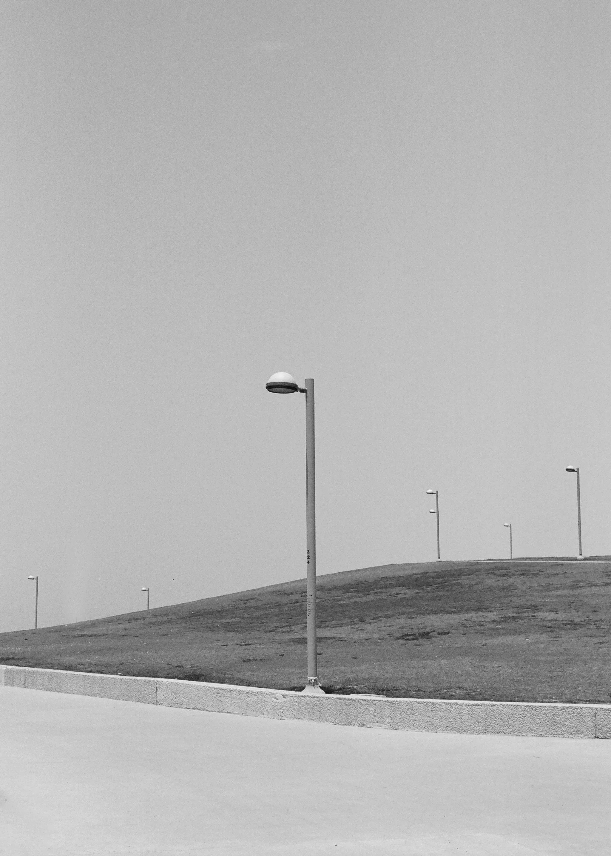 000073700001bw.jpg