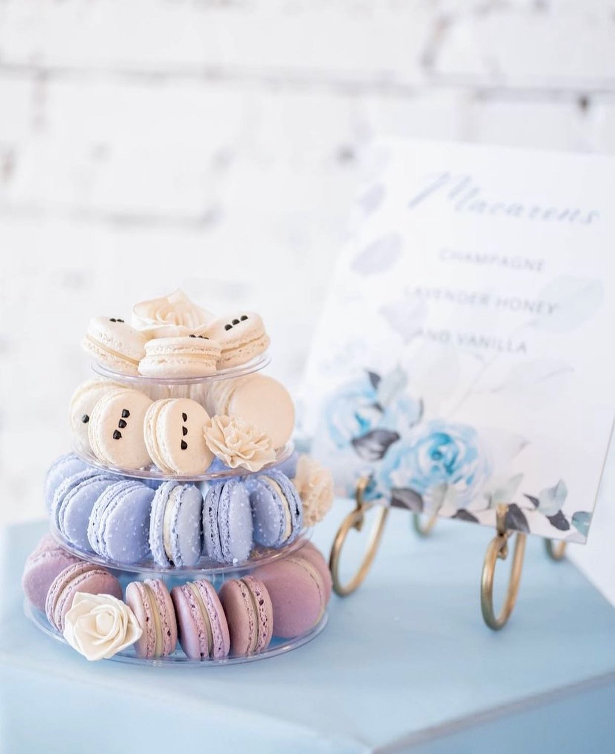 We&rsquo;re entering wedding season reminiscing about this beautiful styled shoot for @bronte.bride! 🤍 Planning your wedding celebrations? Add a touch of sweetness with our macaron favours, towers and order customizations to complement your vision!
