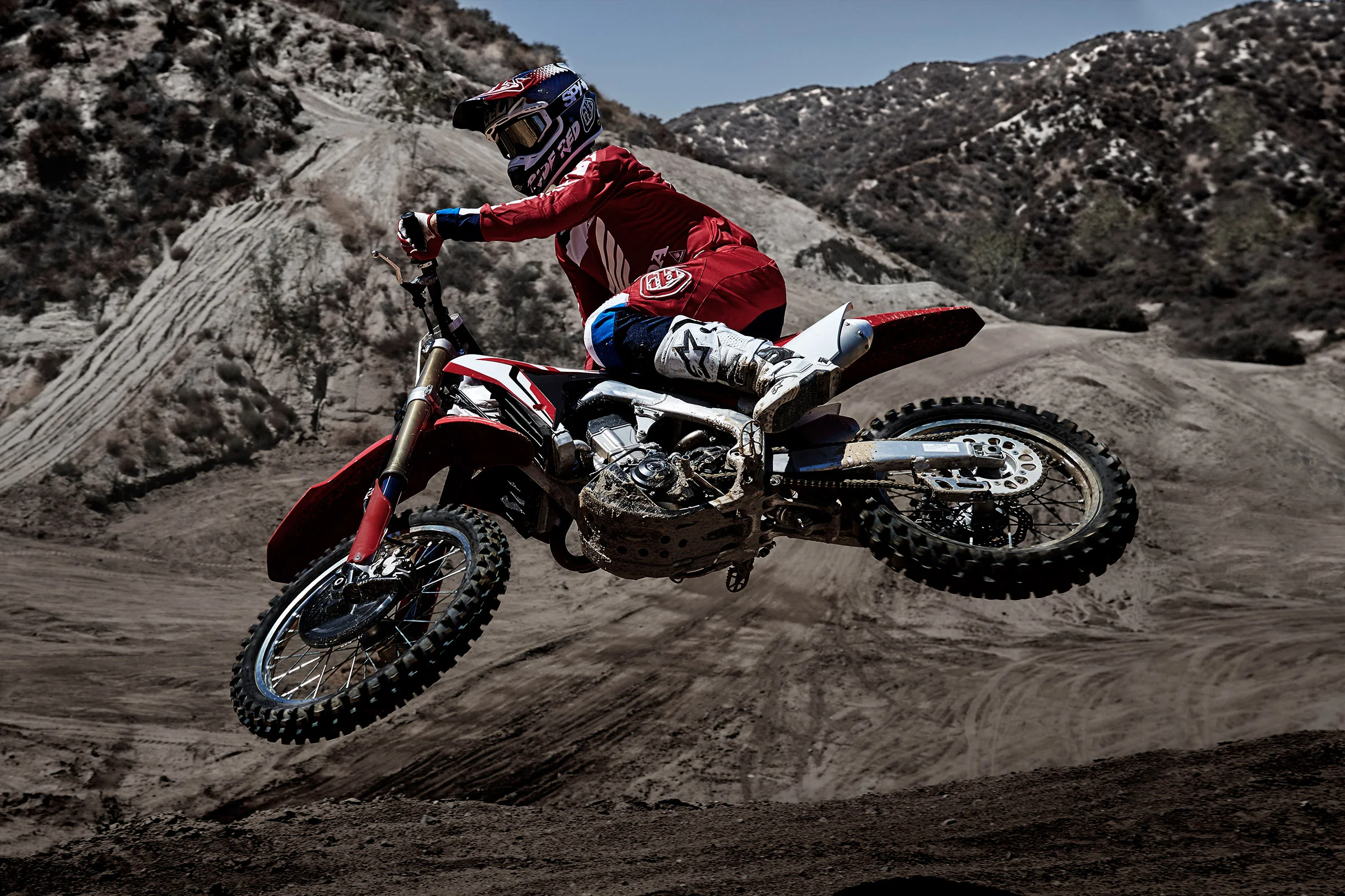 2017_CRF450R ACTION.jpg