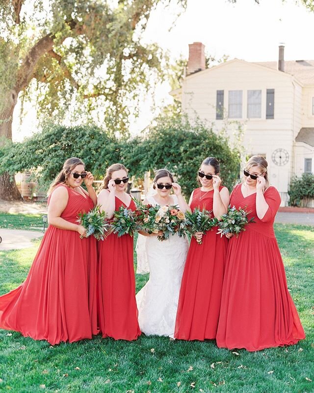 Finally sharing this wedding with you all! Amanda and Ben&rsquo;s wedding was SO beautiful. It was so hard to only choose 10! Def one of my favorites💕
Film by @photovisionprints