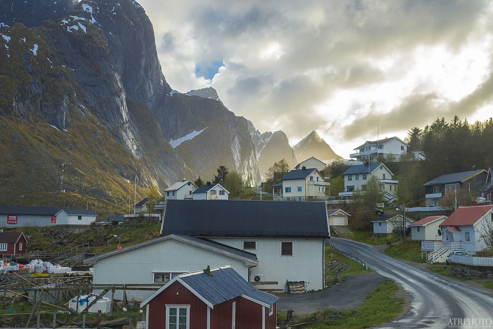Some great light after a long day in Reine