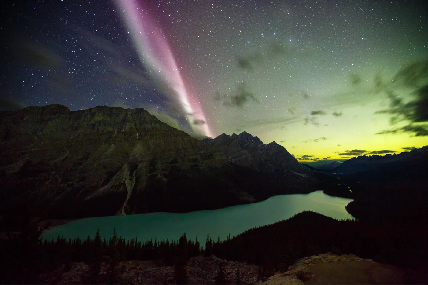 Peyto Lake feat. a proton arc aurora! (by Paul Nguyen, 2015)