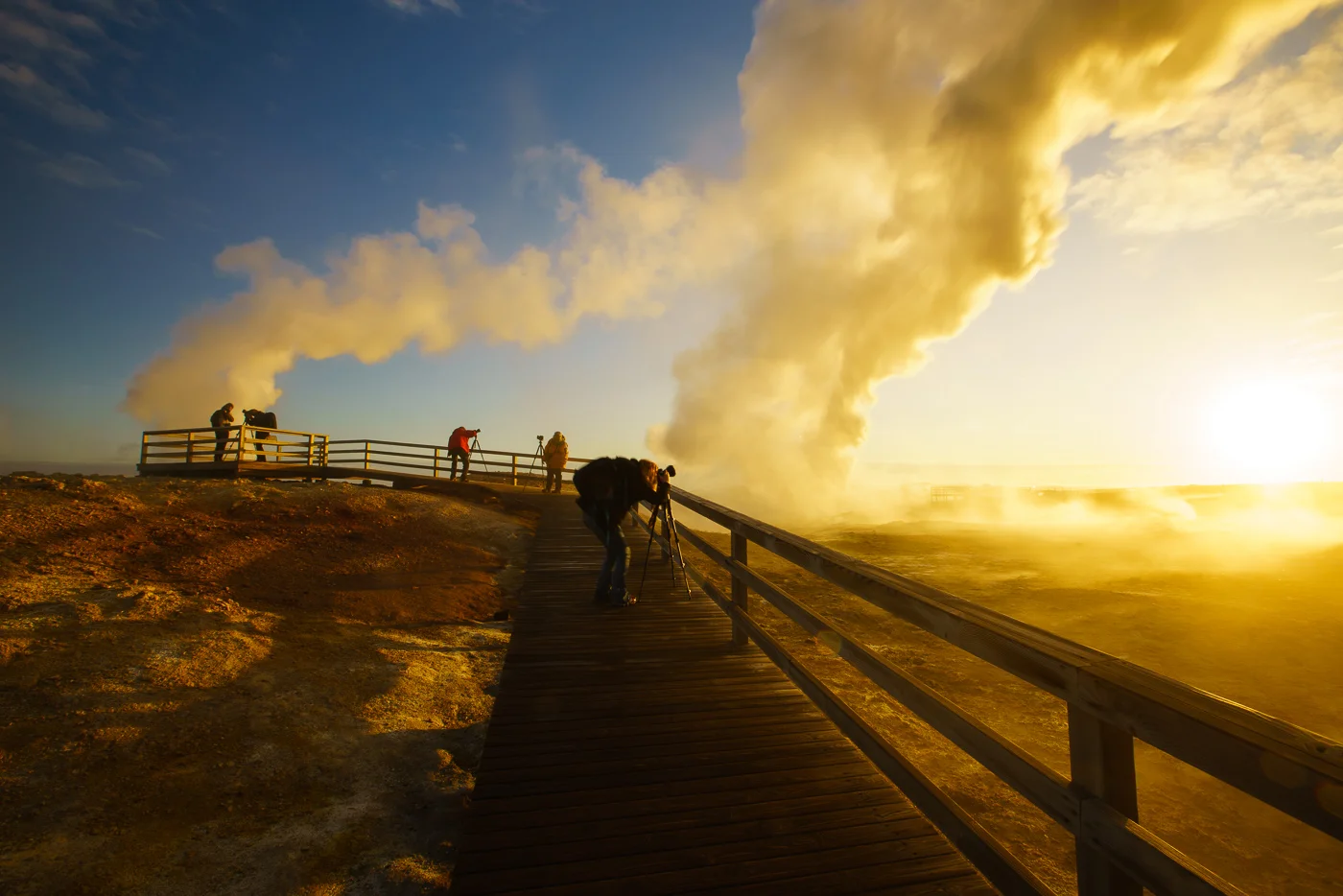 Photographing Gunnuhver at dawn © Paul Nguyen