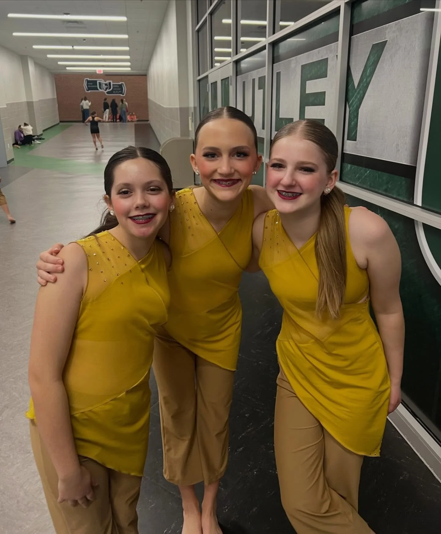 No jokes today, just a little backstage fun from our last All Company competition! Recap coming soon ❤️