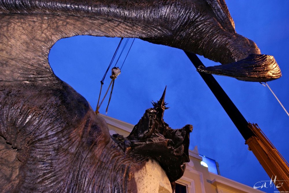  The Fell Beast with Dark Rider is installed on the Embassy Theatre in Wellington before the World Premiere of The Lord Of The Rings: The Return Of The King in 2003. 