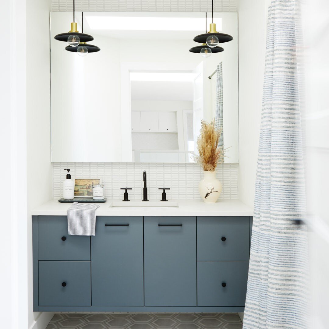 Washrooms are all about function and practicality ... but HEY ... let's make them cute too! Pattern mixing and a bit of colour give this washroom personality and edge. 

photo : @sonjaspaetzel 
construction : @boehmconstruction 
ID : @ivory.design.co