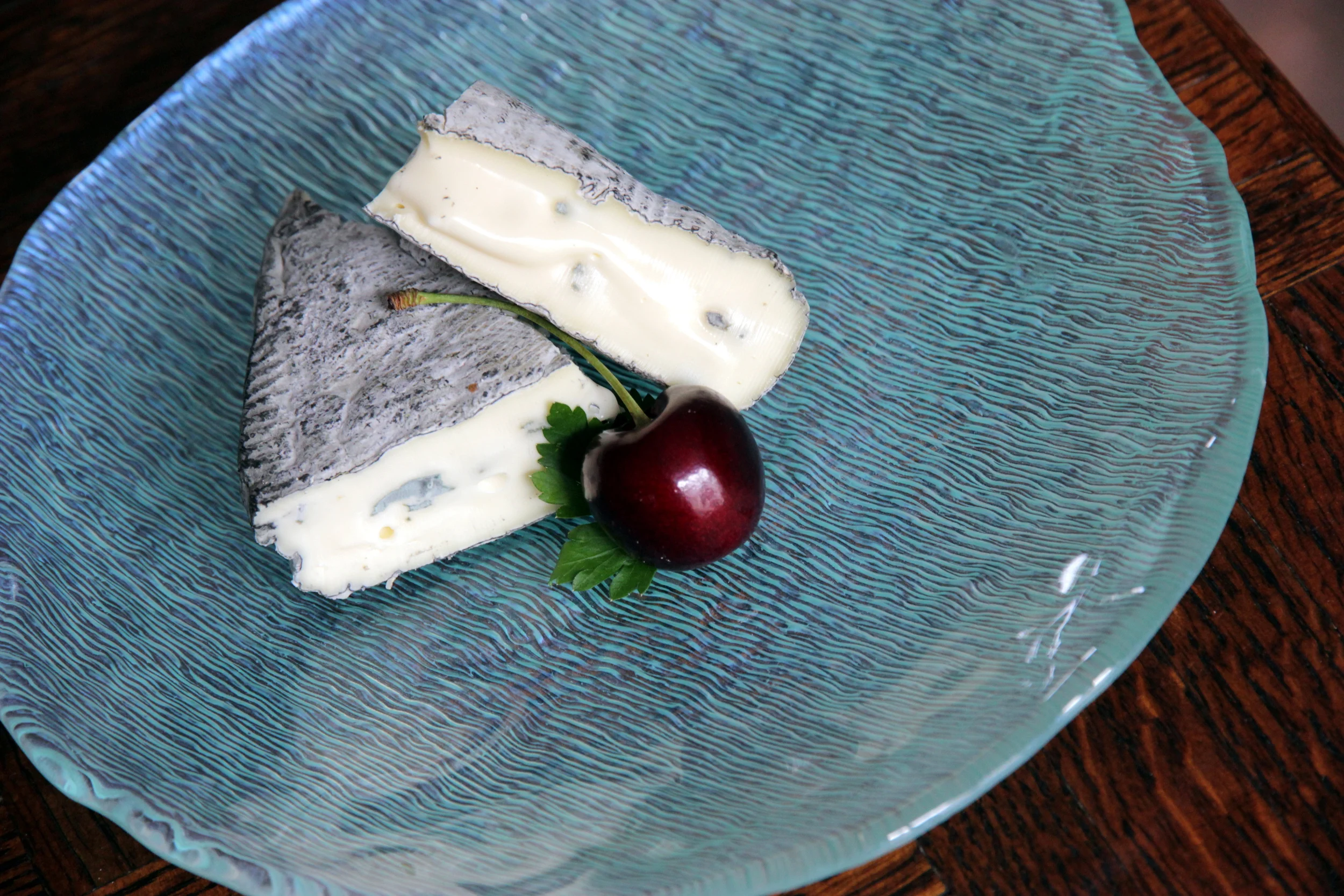 Montbriac/Rochebaron. Note the veins of blue in the middle and the cindered rind.
