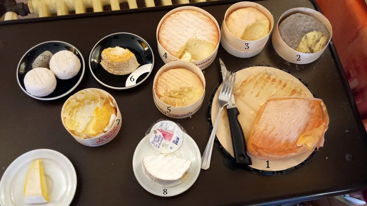 Les fromages bourguignons >> 1 Époisses / 2 Cendré de Vergy / 3 Ami du Chambertin / 4 Soumaintrain / 5 Plaisir au Chablis / 6 Langres / 7 L'Éclat des Nuits / 8 Fleur de Nuits St George