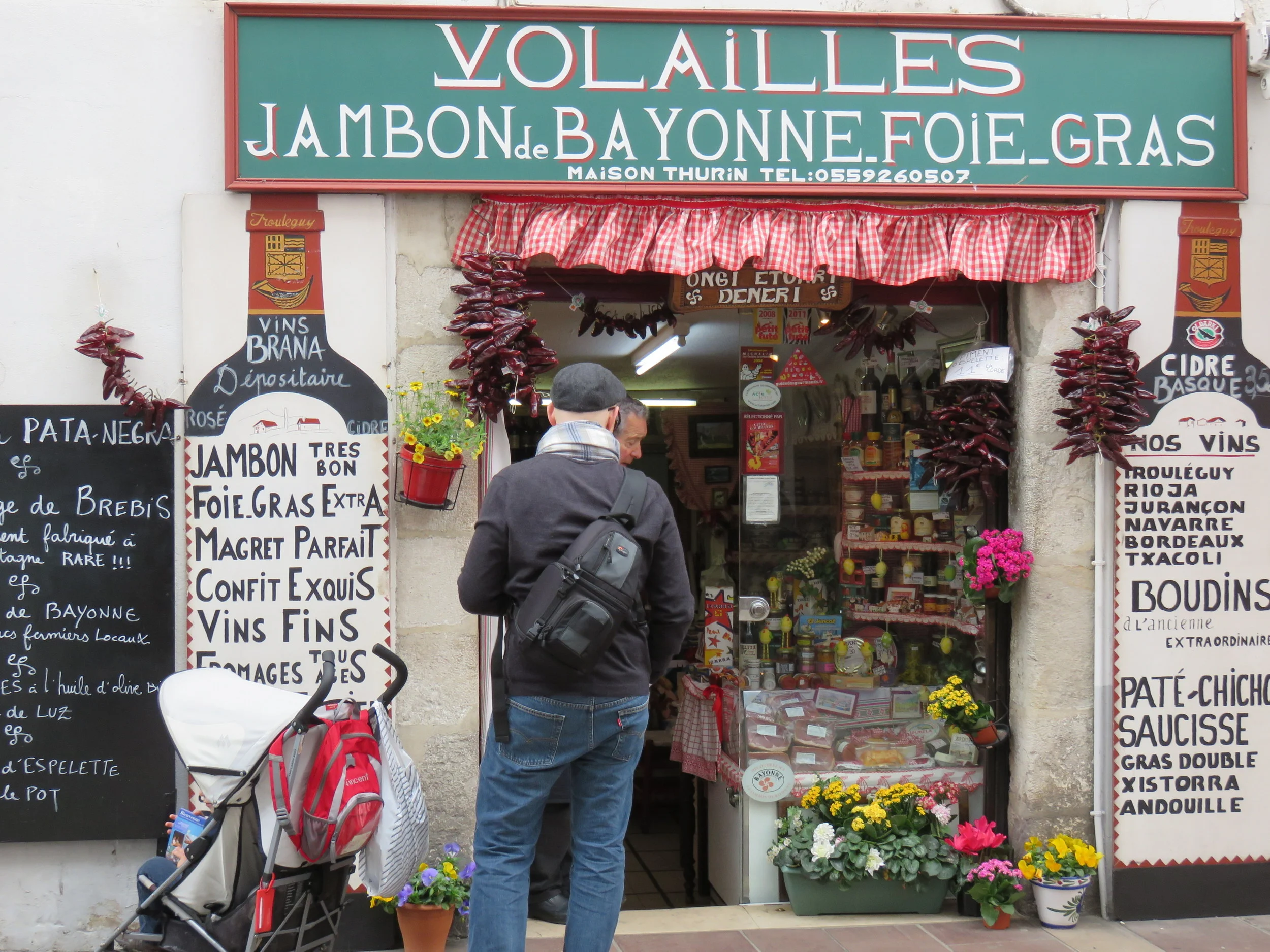 À la Maison Thurin, vendeur des spécialités du pays basque d'une boutique toute petite. À ne pas rater sur la rue piétonne à Saint-Jean-de-Luz (32, rue Gambetta, 05 59 26 05 07)