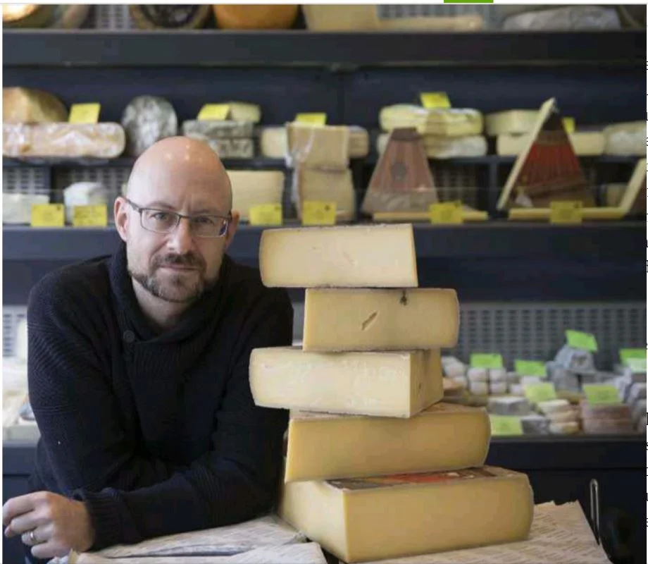 Yours truly behind the counter at Belisson (Photo: Le Parisien/Philippe de Poulpiquet)
