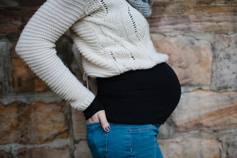 lorraine maternity web-48 copy.jpg