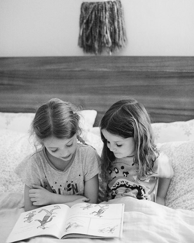 File under things I never want to forget: Clementine reading Hazel a bedtime story and putting her to bed, lullaby (Baby Beluga) and all 🥰