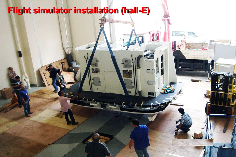 2011-11-2 Flight Simulator at Hall E - FlightSafety.JPG