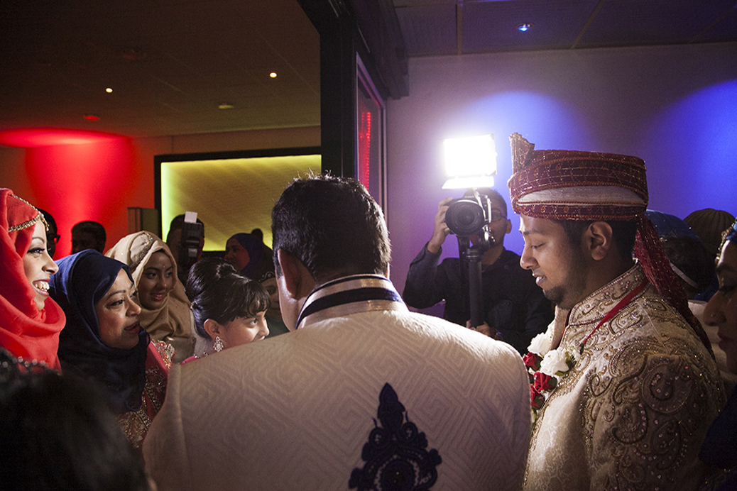 The Bartering The groom will enter the wedding venue surrounded by family, ready to be met by the family of his future bride, who are, guarding the gates shall we say. This is where the fun begins. The brides family demand money from the groom, he must pay up in cash in order to be let into the wedding venue and marry the bride. The bartering for the brides hand in marriage can continue for 10 - 20 minutes. In this case it was rumoured that the groom handed over £500 to one of the bold young children!