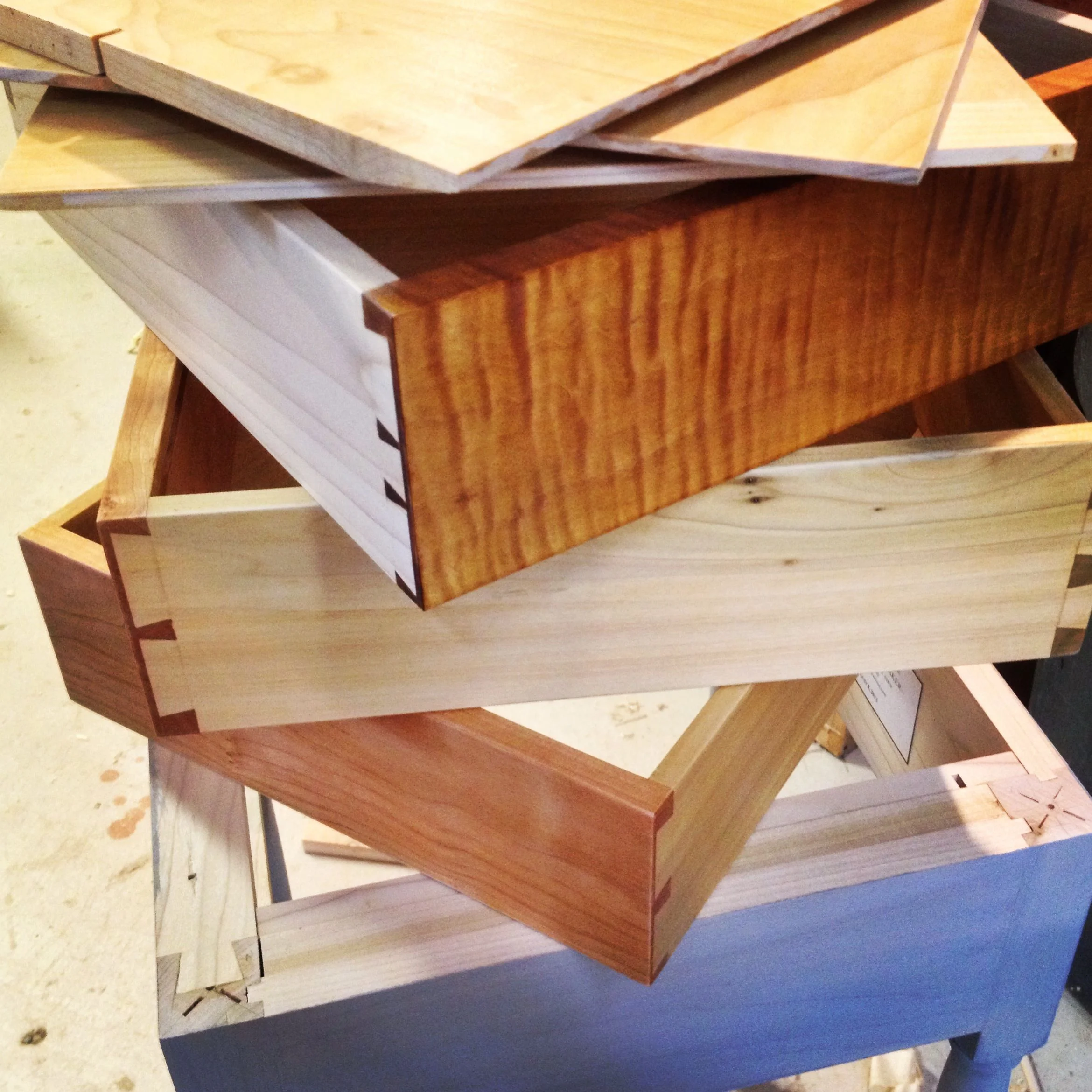 HANDCUT DOVETAIL JOINERY